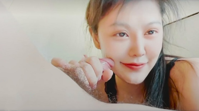 手活嘎嘎好，打飞机口爆舔大腿根