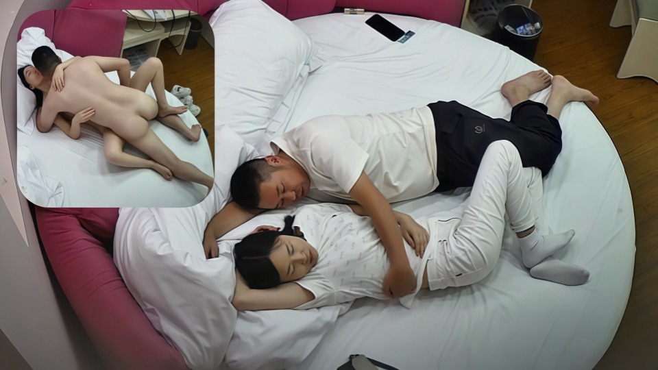 酒店偷拍-中年男人的婚外恋，带着医院的CT片和气质少妇幽会干炮